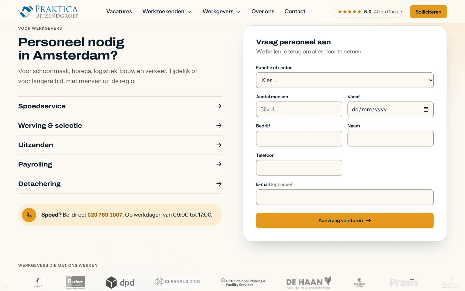 Een formulier om personeel aan te vragen naast de diensten van het uitzendbureau